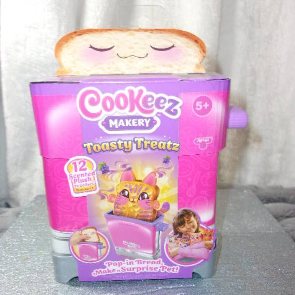 T-141 NEW COOKEEZ MAKERY TOASTY TREATS MYSTERY PLUSH